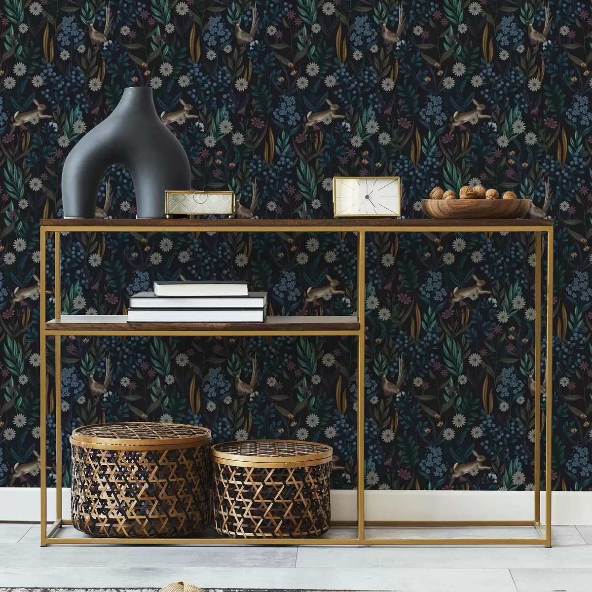 Papel pintado Bosque oscuro con flores, liebre y un pájaro a00310