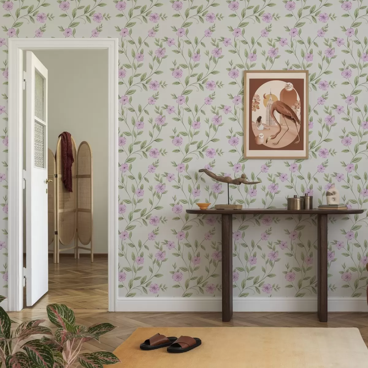 Papel pintado Flores rosas con enredaderas verdes sobre fondo crema a00453