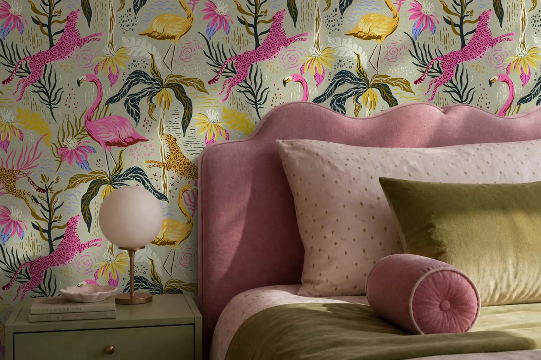murales de pared Flamencos y leopardos brillantes entre plantas tropicales a00470