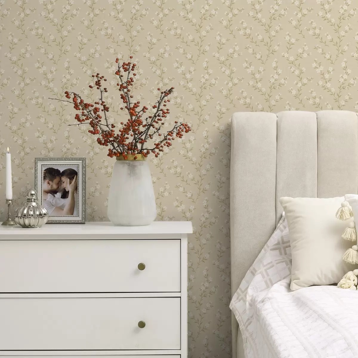 Papel pintado Pequeñas ramitas blancas sobre un fondo de lino beige a00584