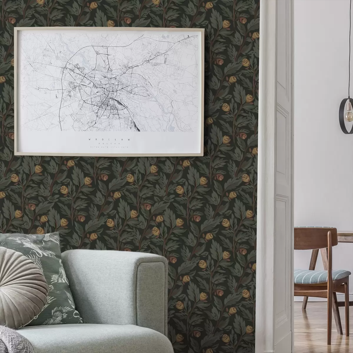 Papel pintado Estampado floral oscuro con capullos y hojas amarillos a00598
