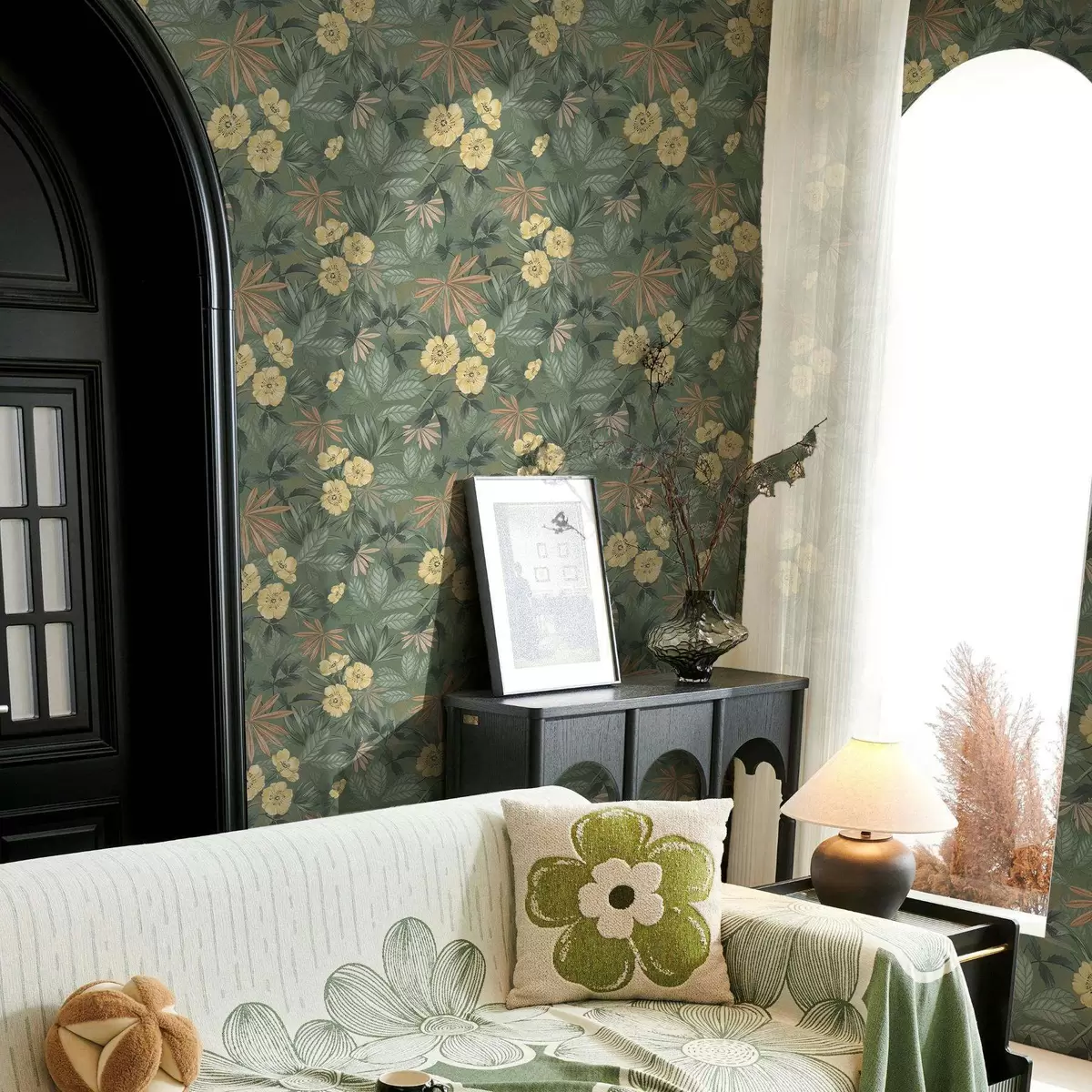 Papel pintado Flores amarillas entre texturas de hojas verdes a00718