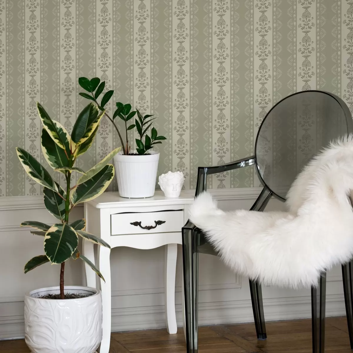 Papel pintado Adorno rayado con columnas florales en tonos salvia a00719