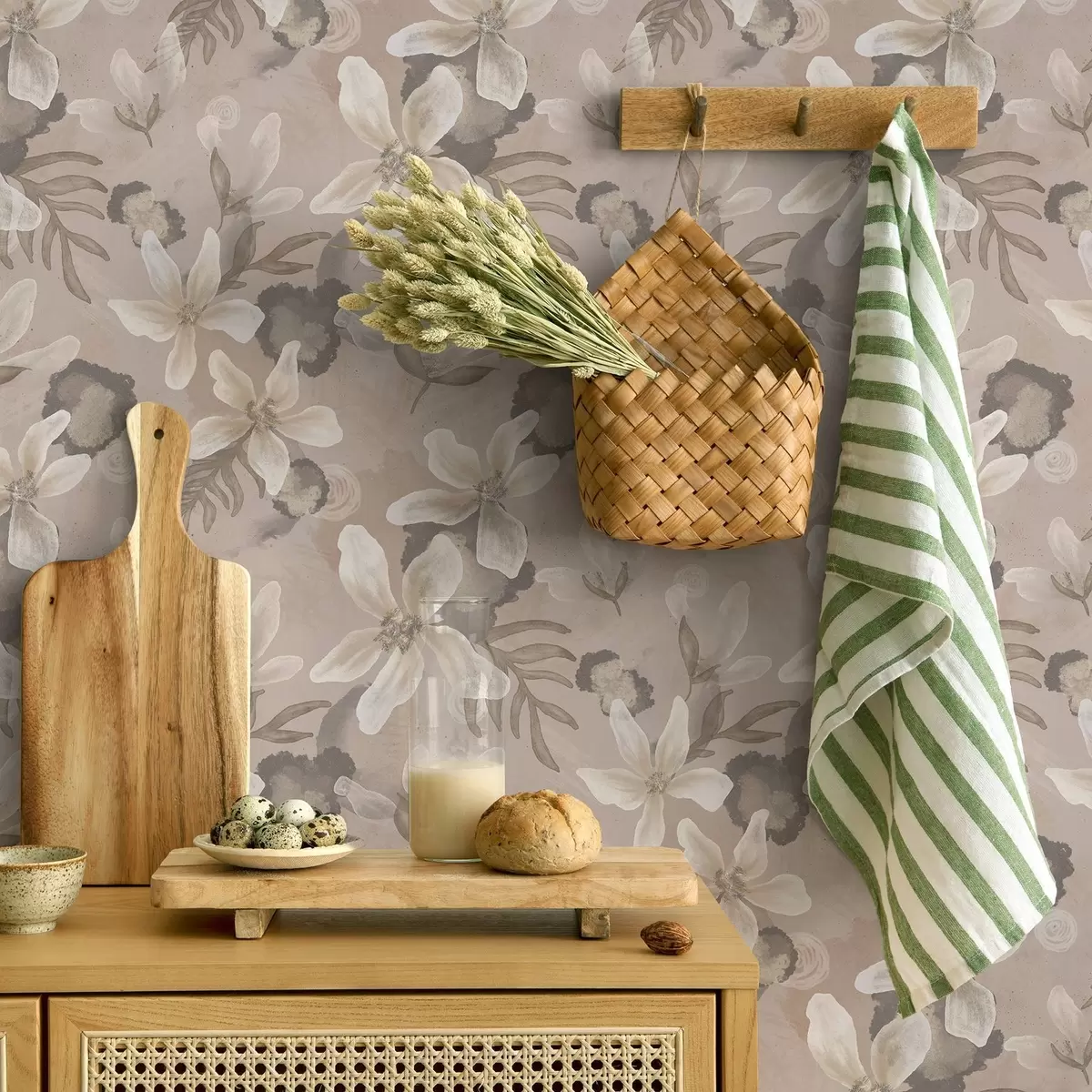 Papel pintado Grandes flores beige con manchas abstractas de acuarela a00635