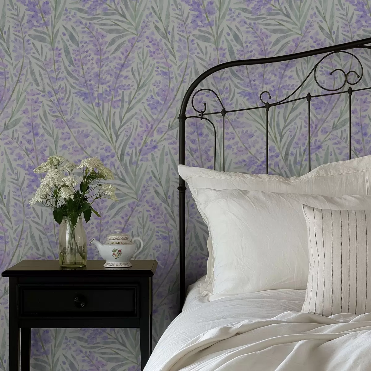 Papel pintado Ramitas de lavanda en tonos morados sobre fondo claro a00835