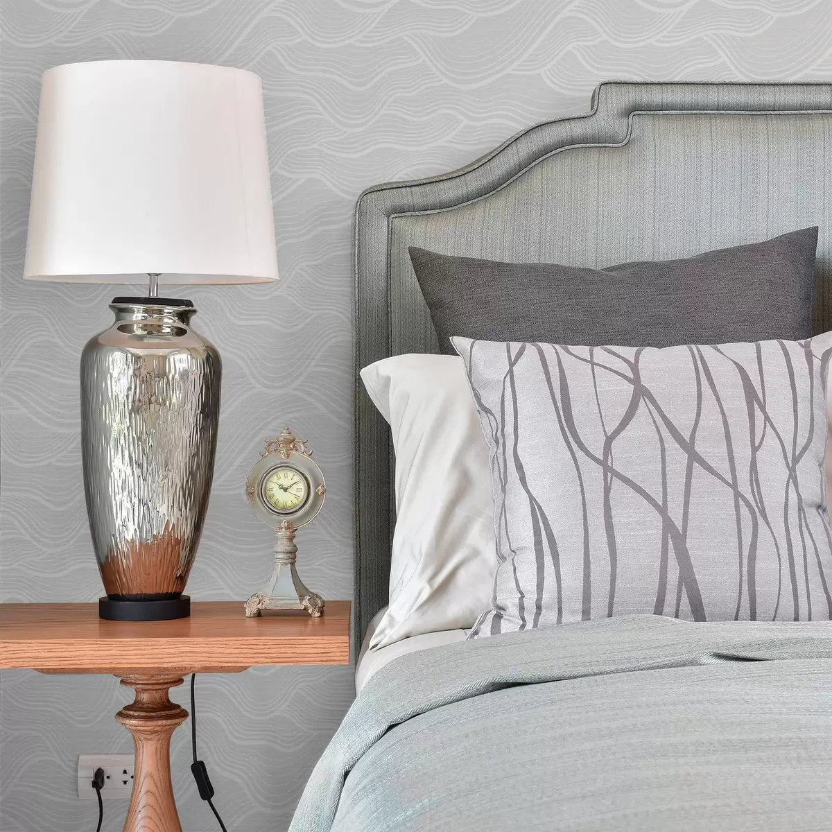 Papel pintado Ondas gris muy claro con un ritmo de líneas finas. a00682 Papel pintado Ondas gris muy claro con un ritmo de líneas finas. a00682