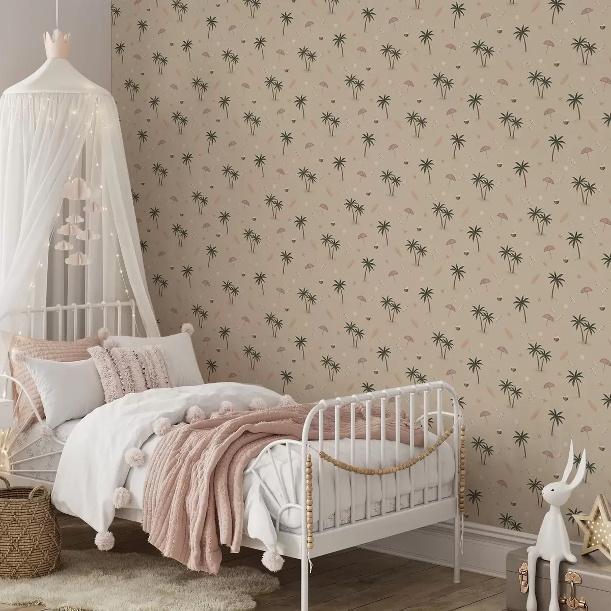 Papel pintado Palmeras tropicales, pájaros y sombrillas rosas sobre un fondo beige a01280v2